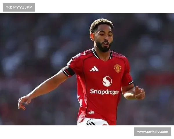 曼联主场力拼伤兵热刺，阿森纳巩固榜首迎战黑猫